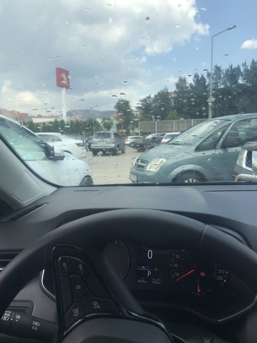 nonsterill's tweet photo. Yağmur yağıyiii seller Akiyiii şöför bacı camdan bakiyii 🎶 manzaram şekil önümden çekil hastane otoparkı asdsfddgfhjk https://t.co/91ZKmXhMY8