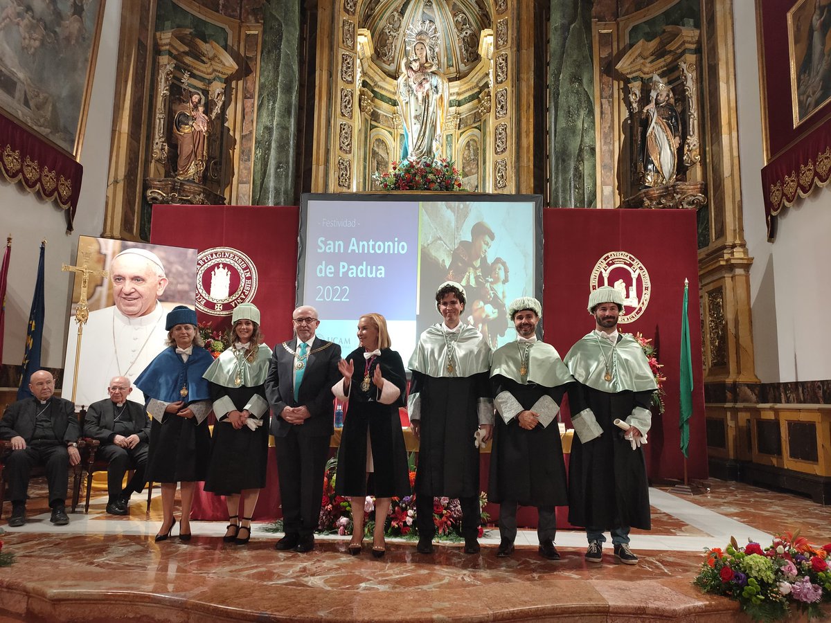 UCAM's tweet photo. 📢 #SanAntonio #SanAntonioUCAM 
📸 Investidura de nuevos doctores por la UCAM. https://t.co/ZoWBEMOSYA