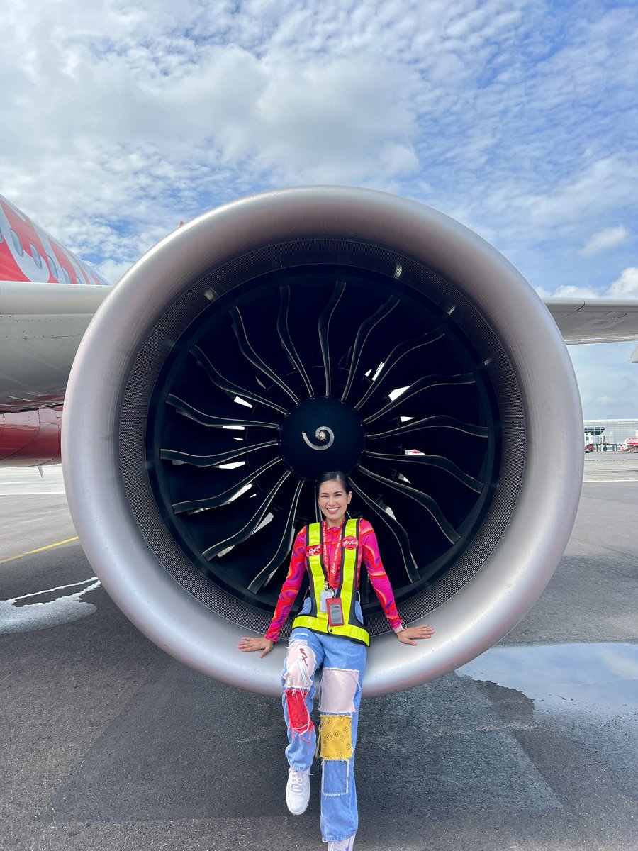 mariancarmelo's tweet photo. When everything seems to be going against you, remember that airplane takes off against the wind, not with it https://t.co/yL239iuHMu