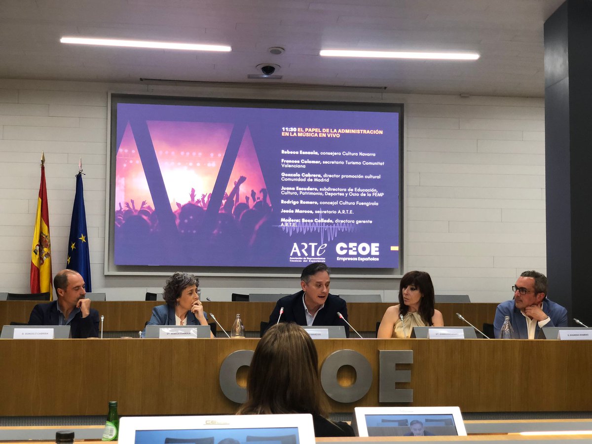 feleleon's tweet photo. 📌Esta mañana @feleleon tiene representación en la Jornada 'Industria Música en Vivo' de @CEOE_ES y @ARTEspectaculo 
Jesús Marcos, miembro de nuestra Junta Directiva y secretario de @ARTEspectaculo evalúa el papel de la administración en la música en vivo 
#SomosFELE 
#leonesp https://t.co/dRnh1IznDy