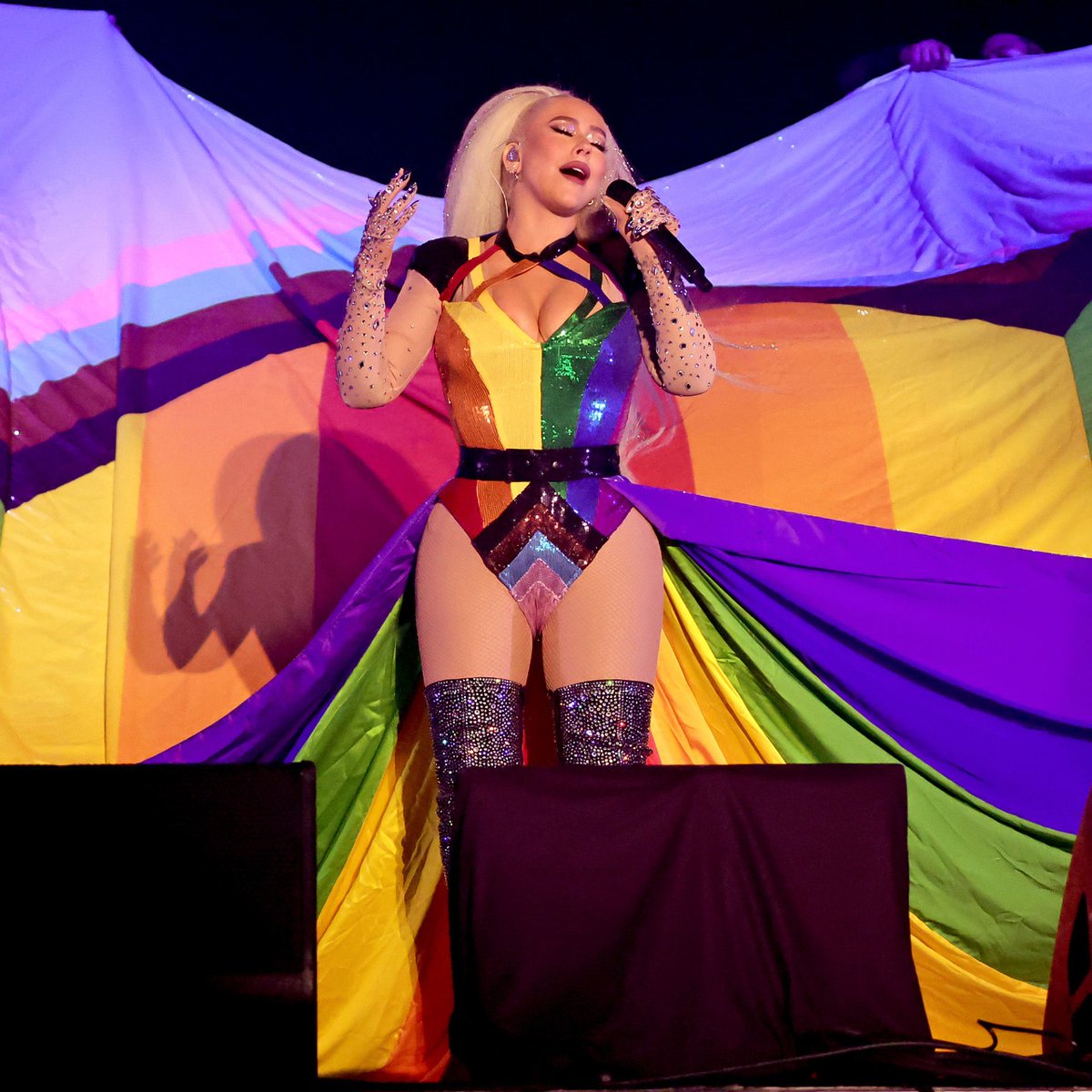 DirrtyJane_'s tweet image. When you use the LGBT+ progress flag as a dress while you sing one of the most impactful anthems in LGBT+ history &amp;amp; dedicate a whole segment of your show to ask for Equality, Freedom and Justice but people just focus on a sparkly dildo, you know the world is wrong. #FallInLine