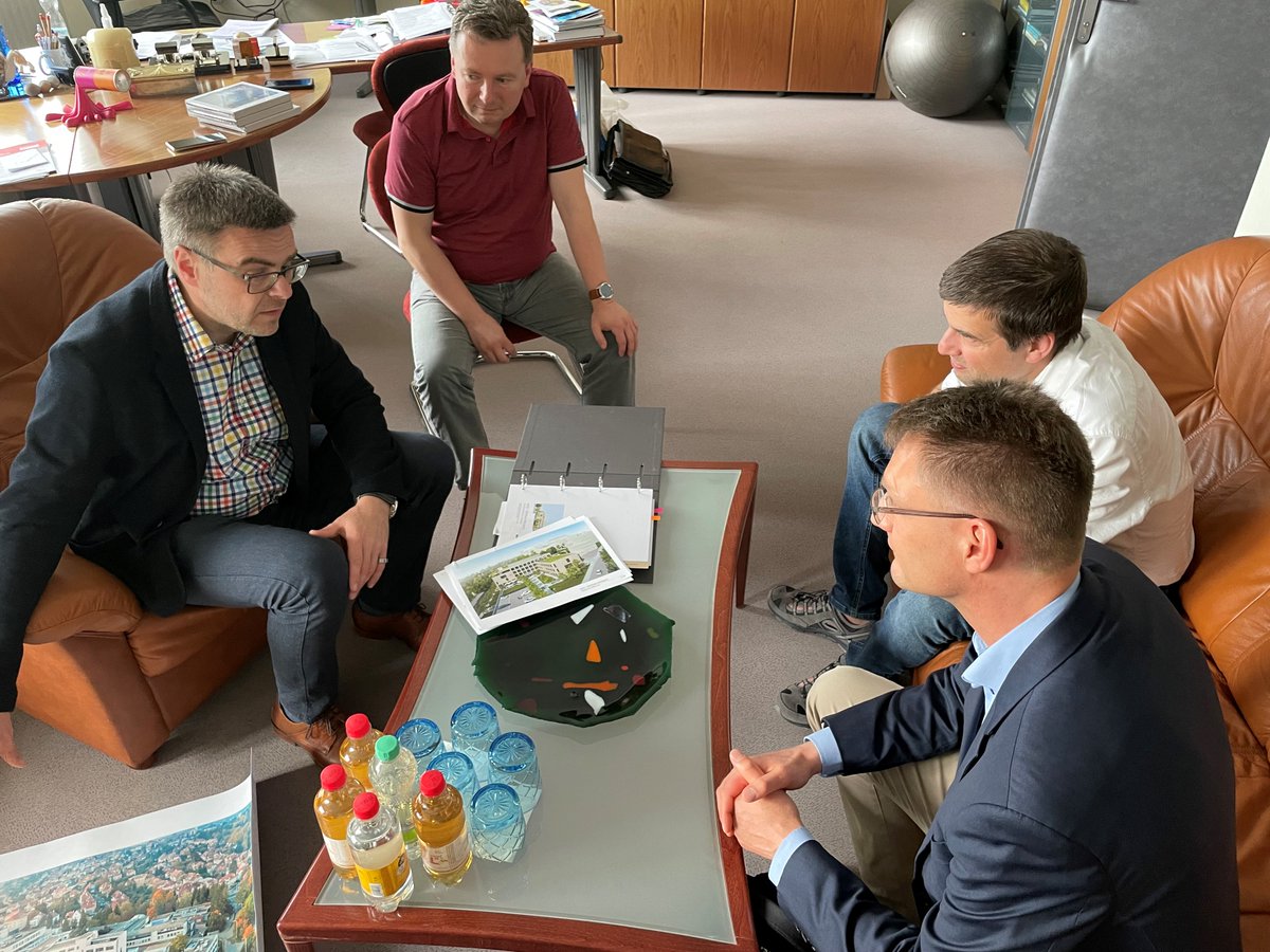 BBMRIERIC's tweet photo. Our DG @habermann_k meeting Roman Hrska, Head of the Czech National Node, & the Director of the Institute Prof Svoboda, who also showed us plans for the new Prevention Centre & rooms for the #biobank, last Thursday in Brno.
#Increasecollaboration with our Czech partners! https://t.co/fywwR1CAyy