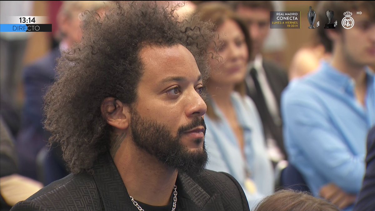InfiniteMadrid's tweet photo. 🎙️ Florentino Perez: "Dear Marcelo, you have fulfilled all the dreams you had when you arrived at just 18 years old. 25 titles, 564 games, and 38 goals. You are one of the greatest full-backs in our club and in world football." https://t.co/0vk4XF7302