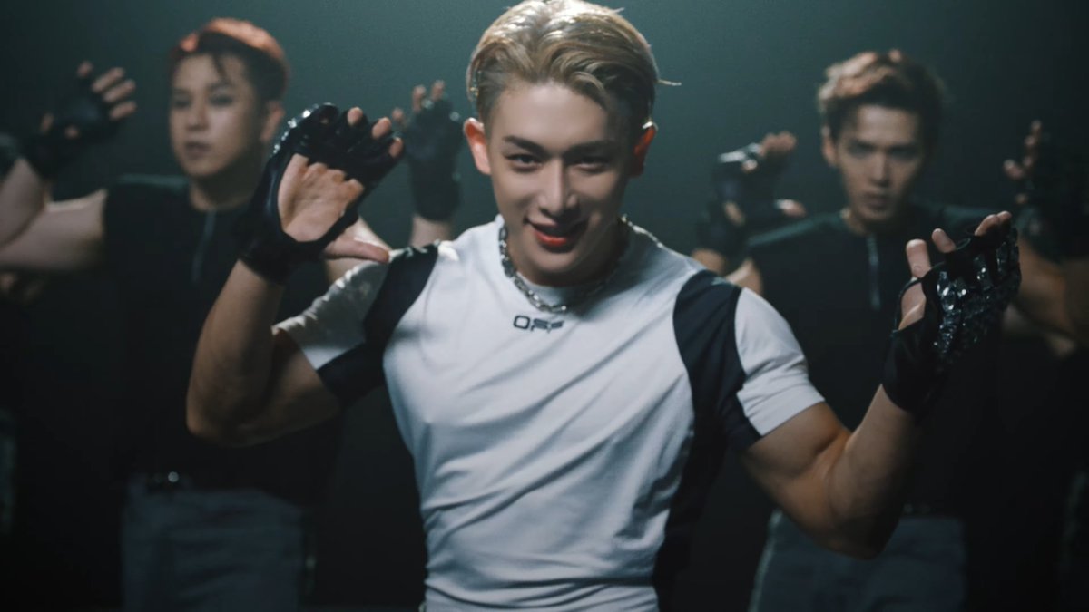 allkpop's tweet photo. #Wonho takes you on a trip in power-packed MV for 'Crazy' https://t.co/fgnotON23v https://t.co/NYpEzPERmZ