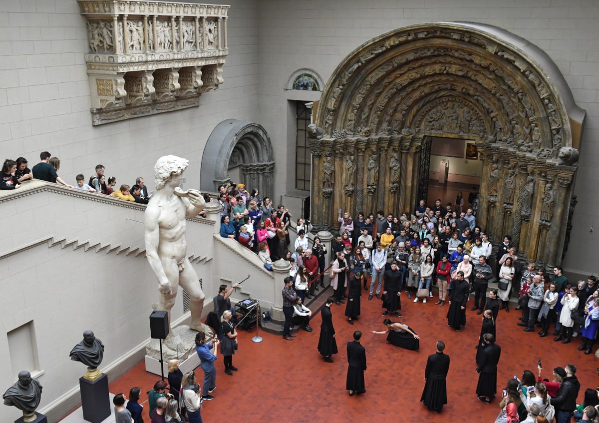 Russia's tweet photo. Today marks 1️⃣1️⃣0️⃣ years since the foundation of the #PushkinStateMuseum of Fine Arts!
🏺 Its collection includes 670'000+ paintings, sculptures, works of graphic art & photographs.
🏛 1+ mln visitors pass through the magnificent halls every year!
📸 Sergey Pyatakov / @rianru https://t.co/DaTXC6KvGU