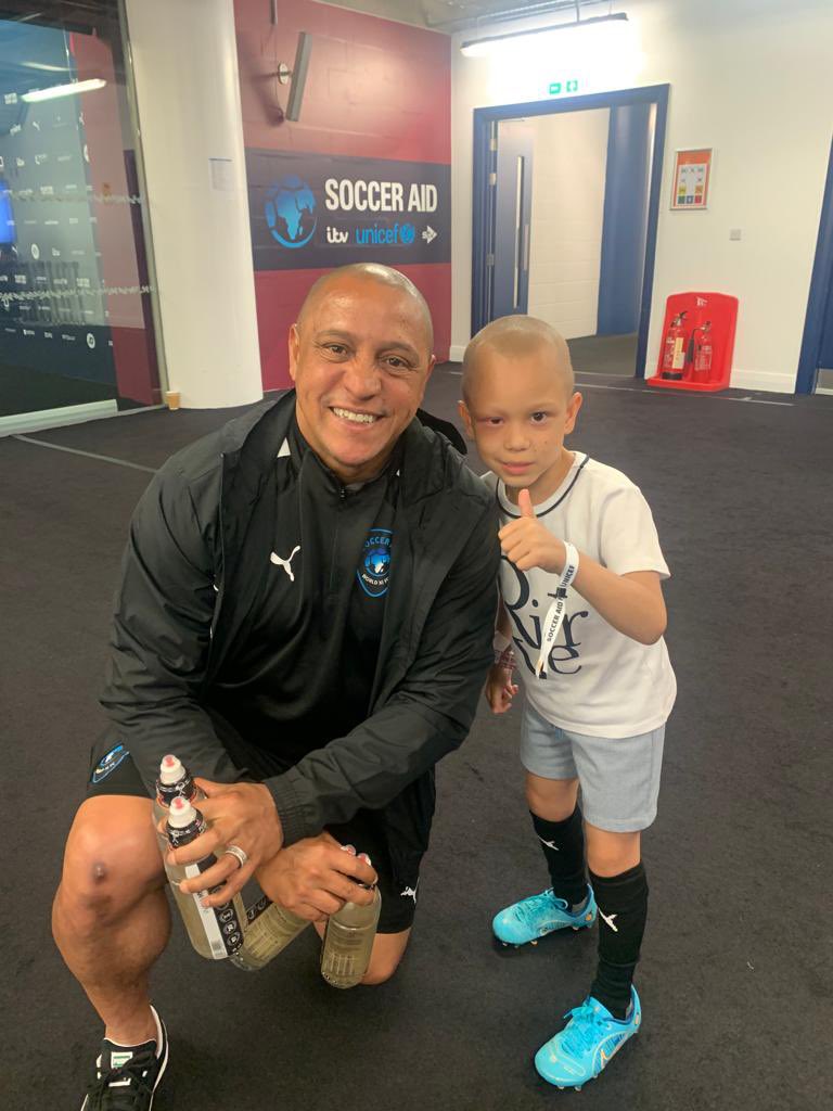 Riverthechamp's tweet photo. can I ask you all for help , please all retweet this and help me get @neymarjr on my Meg list , if a couple of thousand retweet this it might happen .. ⚽️👑❤️ .. I’m with @Oficial_RC3  his fellow Countryman.. @PSG_English  #spreadingtheloveoffootball https://t.co/Wj1tlnX7jV