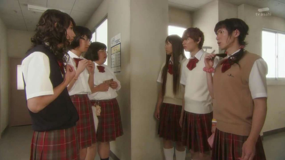 dasucchi's tweet photo. yung nagkasalubong yung dalawang paksyon ng baby bra warriors sa iskul nyo:

(Jdrama: Asuko March!) https://t.co/x8OSrGNUeJ