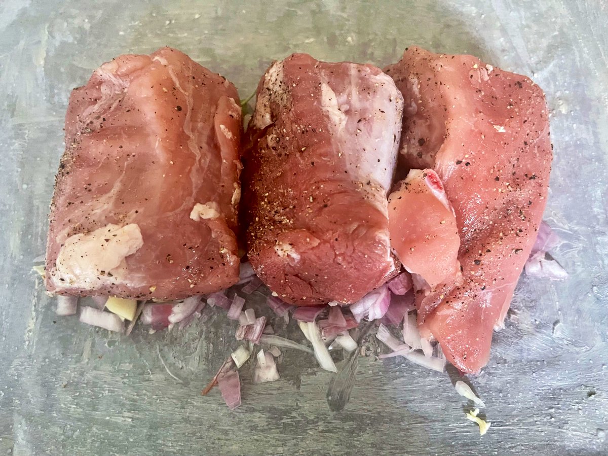 joukesp's tweet photo. #MondayLunch #PorkMedaillon #MustardSauce #GreenBeans #YoungPotato #Bical
I’ll give myself 7,5/10 to save further embarrassment.
A little longer in the oven and thickening my mustard sauce would’ve worked wonders!
Bical by @PatoFilipa worked wonders too, a great contender for PN! https://t.co/2oN6LiztZH