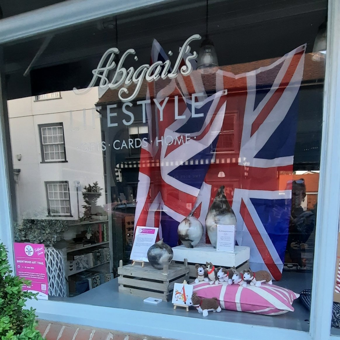 Join our Ingatestone Guided Tour and tea tasting at La Pomme 🫖

On Thursday 16th, we're visiting all #BwdArtTrail2022 venues in Ingatestone.

Enjoy the art, attend a complimentary tea tasting in La Pomme, and end with a visit to Gallery No. 3 👏

Book 👉brentwoodarttrail.co.uk