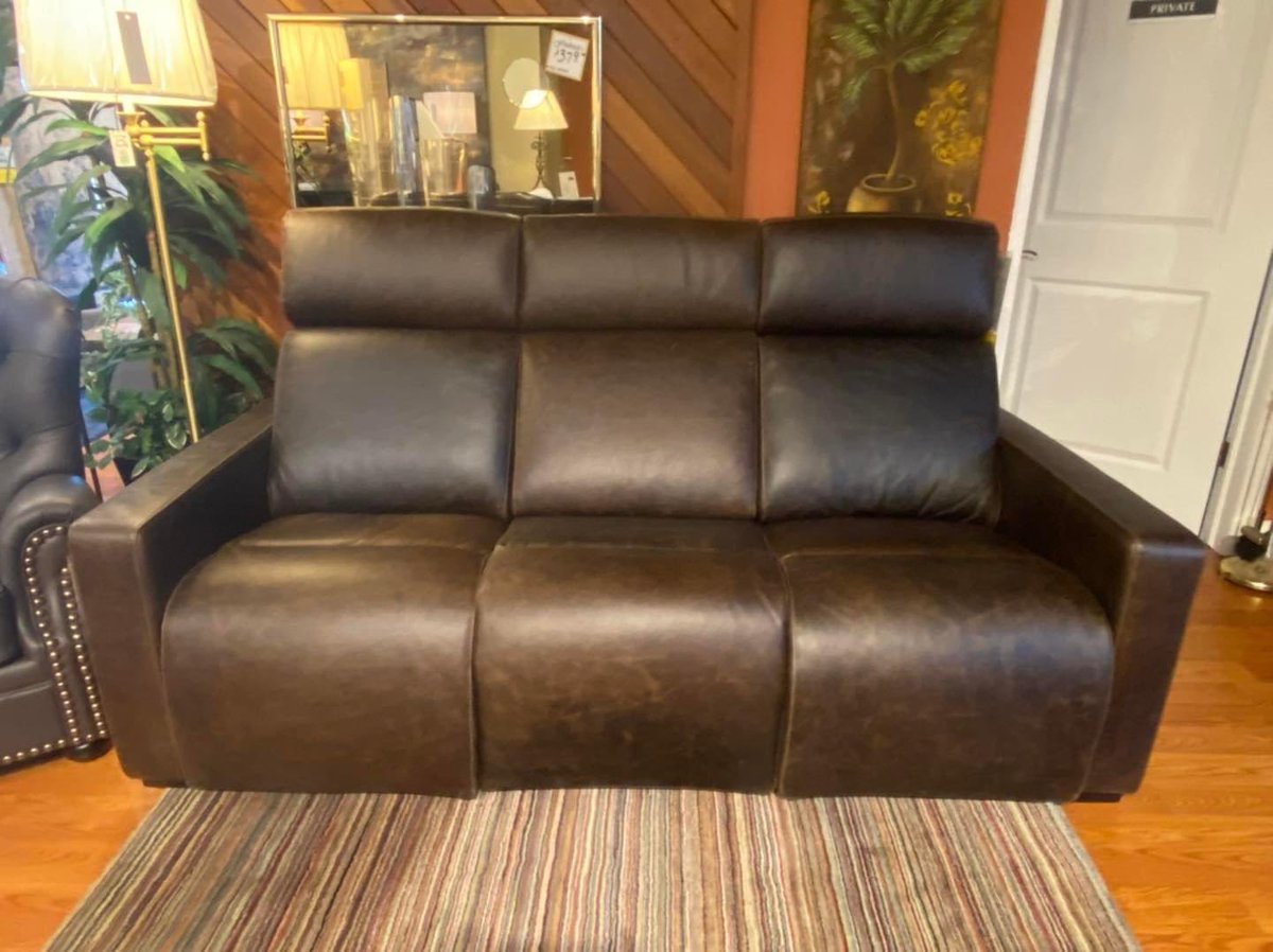 DesignFrederick's tweet photo. ๐ฃ RECLINE IN STYLE - SAVE AN EXTRA 25%!
Quality motion furniture with the focus on style and comfort combined
๐ If you have an interest in any of our products, please email info@fredericksgallery.ca to request a quote
#Guelph #CustomFurniture #GuelphFurniture #LeatherRecliners https://t.co/rfJB45btl5