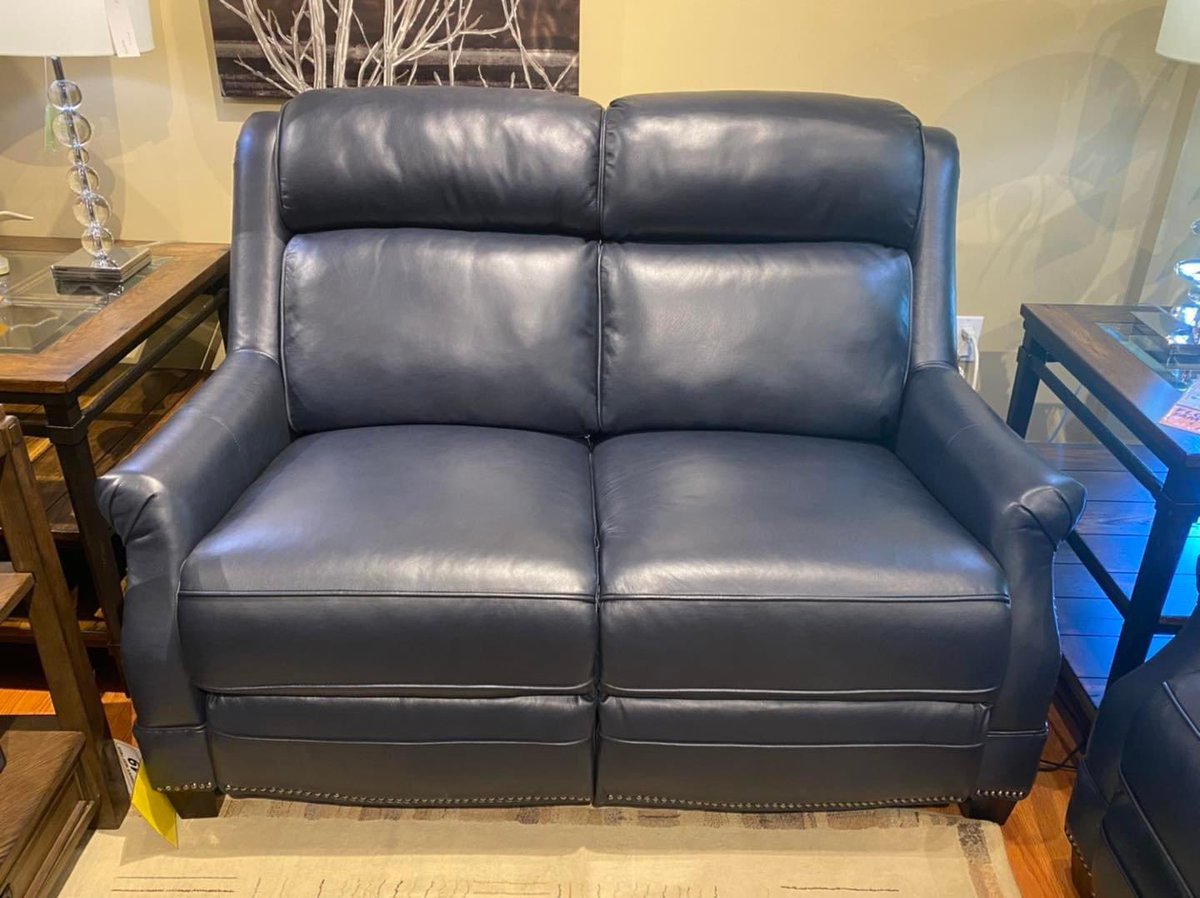 DesignFrederick's tweet photo. ๐ฃ RECLINE IN STYLE - SAVE AN EXTRA 25%!
Quality motion furniture with the focus on style and comfort combined
๐ If you have an interest in any of our products, please email info@fredericksgallery.ca to request a quote
#Guelph #CustomFurniture #GuelphFurniture #LeatherRecliners https://t.co/rfJB45btl5