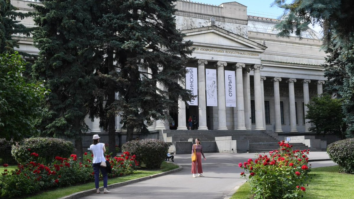 Russia's tweet photo. Today marks 1️⃣1️⃣0️⃣ years since the foundation of the #PushkinStateMuseum of Fine Arts!
🏺 Its collection includes 670'000+ paintings, sculptures, works of graphic art & photographs.
🏛 1+ mln visitors pass through the magnificent halls every year!
📸 Sergey Pyatakov / @rianru https://t.co/DaTXC6KvGU