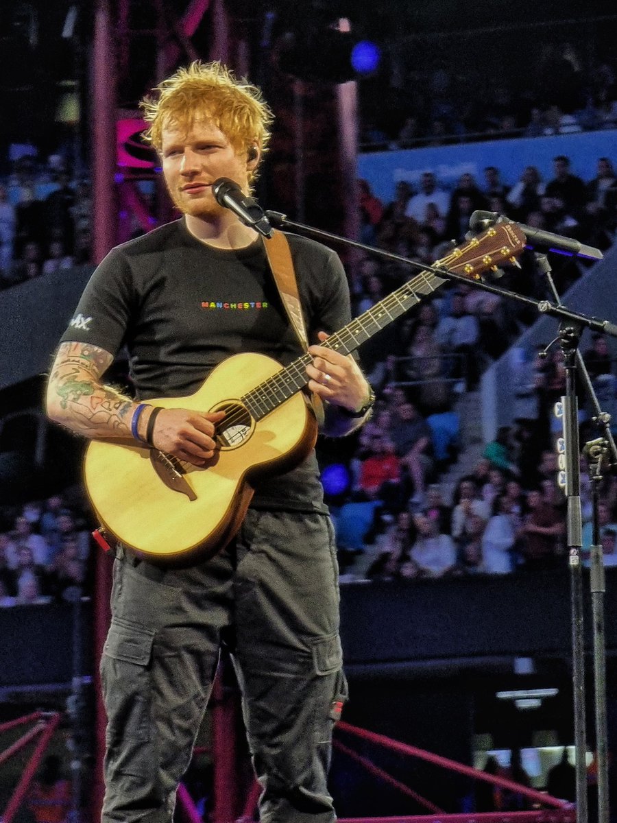 SoStarky's tweet photo. @edsheeran https://t.co/bb8bVhkWKc