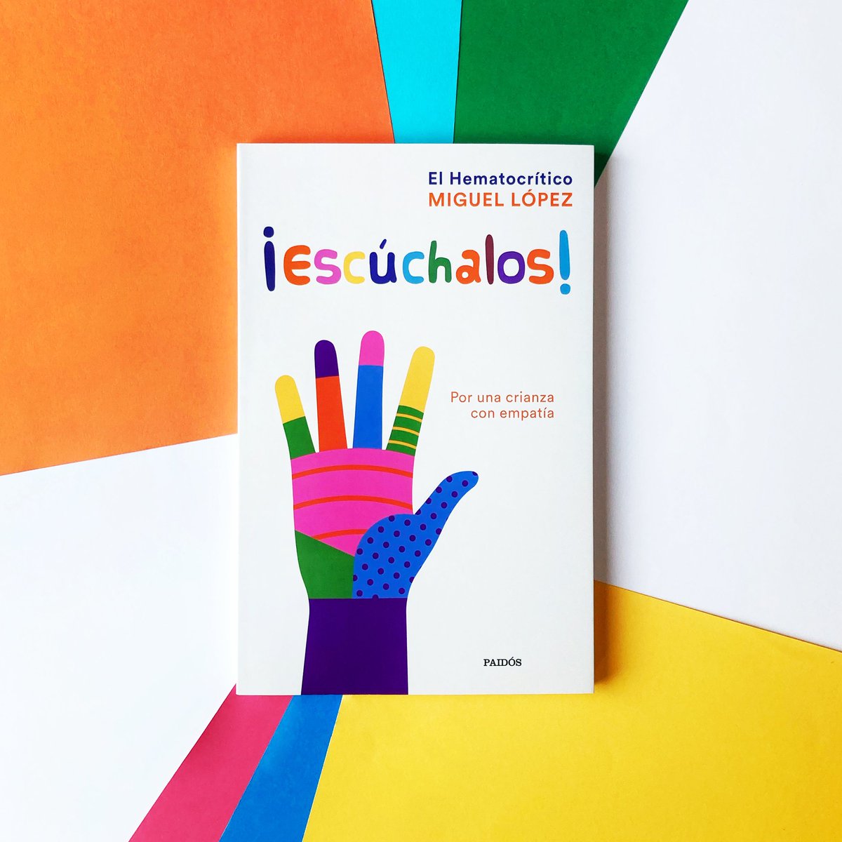 LasTardesDeRNE's tweet photo. 📢¡Feliz lunes, tardéfilos❗️

👂🧒Miguel López, el @hematocritico, nos va a presentar '¡Escúchalos!'. Se trata de su nuevo libro, un manifiesto de defensa de los más peques. Esta tarde nos contará mucho más al respecto.👏 #tlqt @EdicionesPaidos https://t.co/uzSZEYHlwj