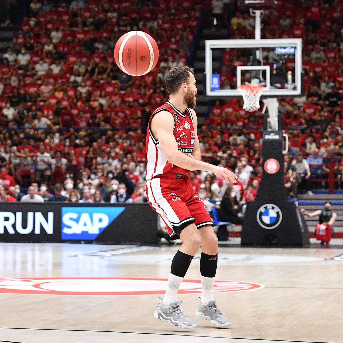 OlimpiaMI1936's tweet photo. 😵➡️😵😵➡️😵😵😵➡️😵😵😵😵

#insieme #LBAFinals #Chacho #ForzaOlimpia  
@SergioRodriguez https://t.co/6E591kds6j