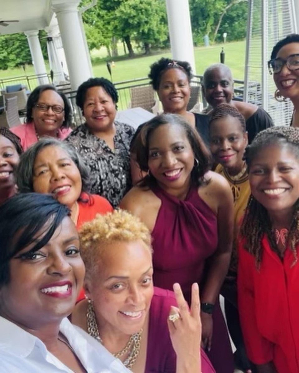 easternregdst's tweet photo. #Repost @bcacdst1984 IG
・・・
🔺 #Service #Leadership #Commitment 
🔺Soror Presidents from MD and DC fellowshipping and bidding farewell to our outgoing Presidents, Sorors Cherie Brown, Tara Newman-Bell and Arlene Wongus. #BCACDST1984 #EasternRegionDST https://t.co/hBUkh5gkOJ