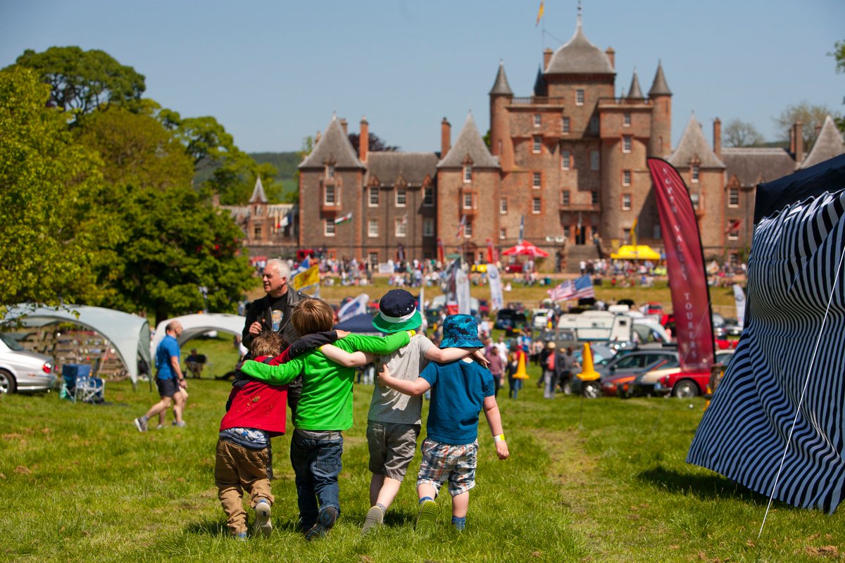 THE PERFECT #FathersDay GIFT! 
Join us at #SirJackieStewart Classic, Thirlestane Castle, Lauder, #ScottishBorders🏴󠁧󠁢󠁳󠁣󠁴󠁿this Sat 18 and Sun 19 June for a spectacular family fun day out in aid of <a href="/racingdementia/">Race Against Dementia</a> #F1 #supercars #classiccars 

Free Car Parking:
sirjackiestewartclassic.com