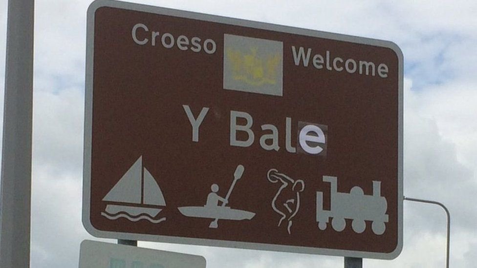 welshfootball_'s tweet photo. Maybe we've all been wrong about Bale's next move...  #BaleToBala 👀 https://t.co/SApuVlgqRu