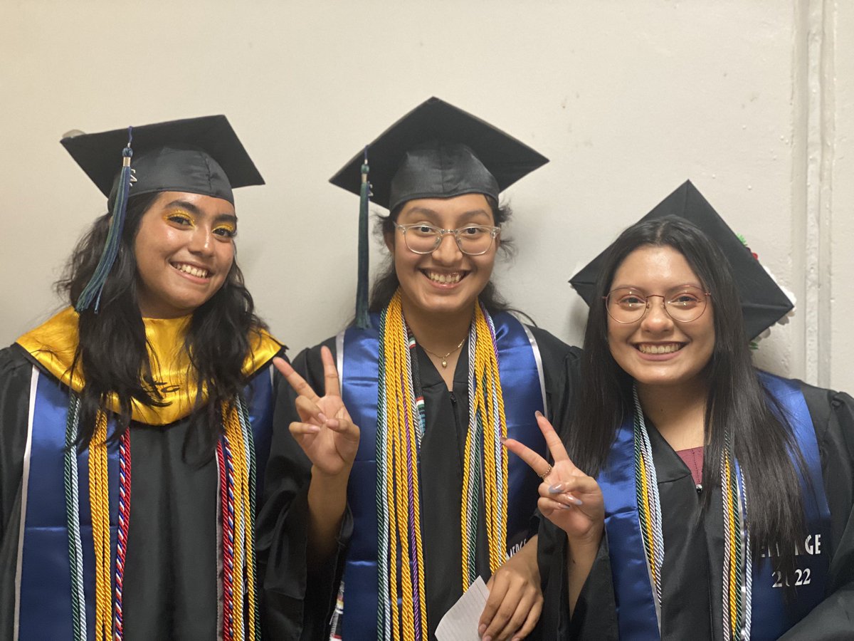 HAIS_ECHS's tweet photo. Congratulations to the #HAIS #classof2022! #HISD https://t.co/lOaVIethVy