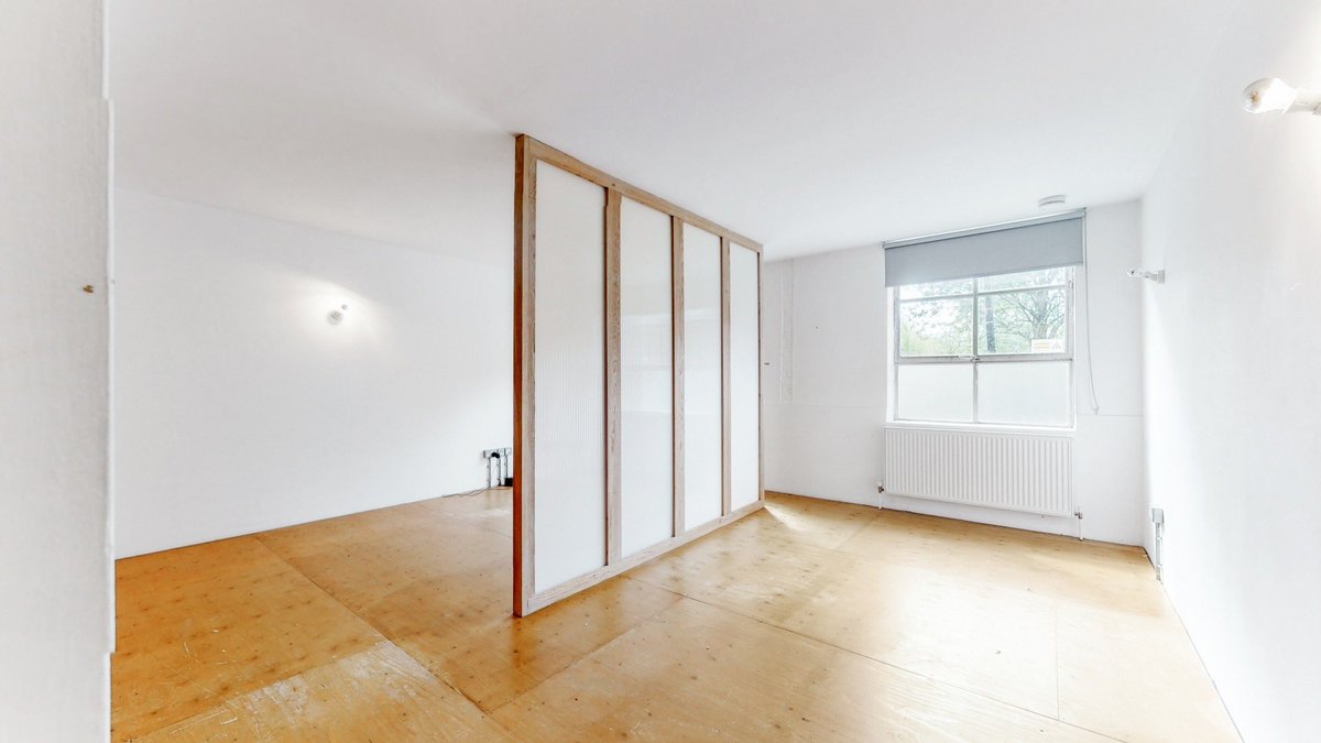 Peachproperties's tweet photo. Spectacular one bedroom open plan warehouse conversion overlooking Weavers Fields and just a short walk from the Brick Lane with Bethnal Green Undergroubnd Station close by. 
 
https://t.co/3H7FZdMNvV https://t.co/UP9JVWXBHE