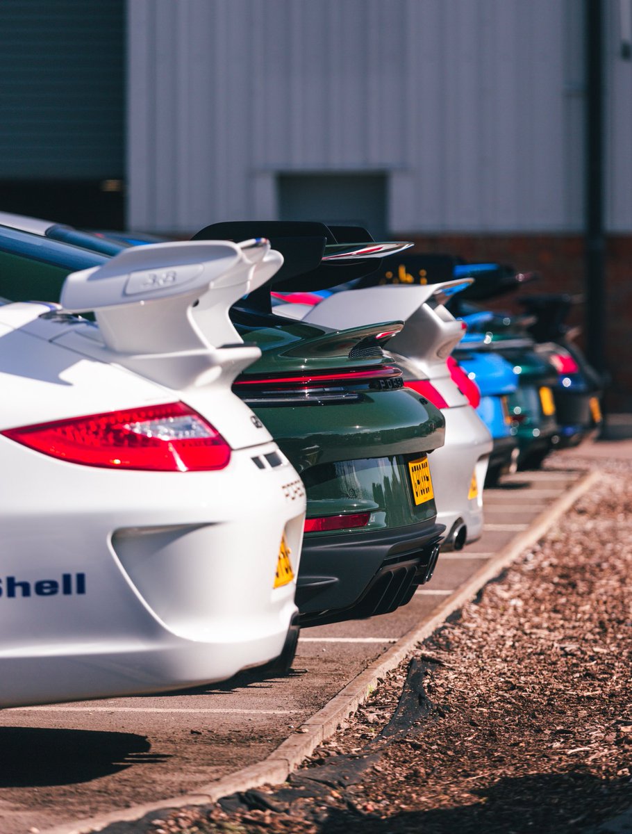 Porsche911UK's tweet photo. Monday Wings
📷 @keyfobandgob https://t.co/o1m6d0rLyK