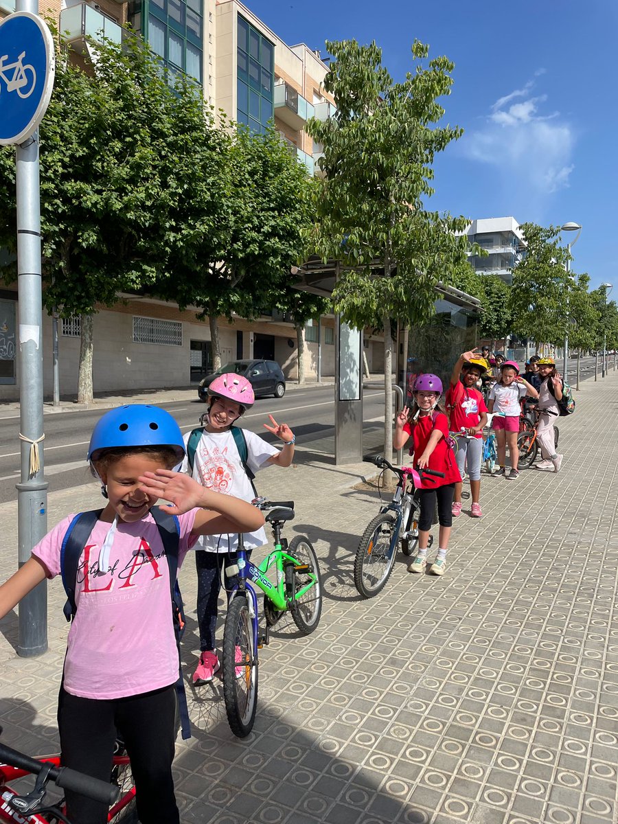 EscolaRocafonda's tweet photo. Avui els nens i nenes de 3r hem fet una bicicletada. Hem anat des de l’escola fins a la platja del Callao i hem tornat 🚴🏽🚴🏽‍♀️
@aliancesmagnet @educaciocat @SSTTMVO @EducacioMataro @matarocat @esportmataro @CEMaresme @tecnocampusSQAI @TecnoCampus https://t.co/X4SdsrGlCf