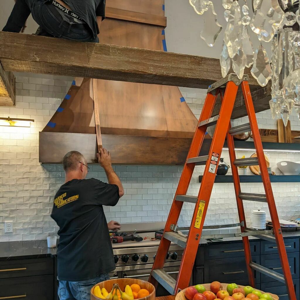 MonticelloHome's tweet photo. After some delay in the best solution, lots of measuring, fabrication and finishing the hood is done in the #MapleOakRemodel kitchen remodel.  And I think it was well worth the wait, there are always those items in a remodel (or even new home) that if yo… https://t.co/FRDCCdjHfH https://t.co/fPsT50Cd6N
