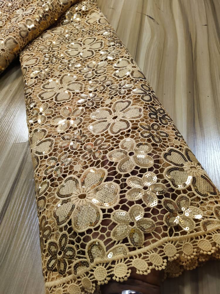 Shukurah_'s tweet photo. Tola hub is the right place to get different fabrics be it crepe,lace, ankara......
We are here to make you look ravishingly beautiful and charming for both Sallah or any event after sallah like wedding,dinner parties etc
Asoebi in large quantities with assurance of good quality. https://t.co/IZ4OAfsp3F