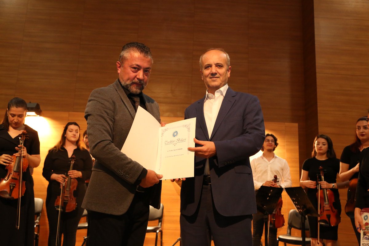 cinarbekir42's tweet photo. Üniversitemiz Eğitim Fakültesi Güzel Sanatlar Eğitimi Bölümü Müzik Eğitimi ABD Öğretim Üyesi @alidelikara yönetiminde Orkestra Konseri yapıldı.
@NOHUniversitesi 
@nohuef 
@DrHasanUslu 
@cinarbekir42 
https://t.co/XnwaybfwGf https://t.co/1Mk33UZYXc