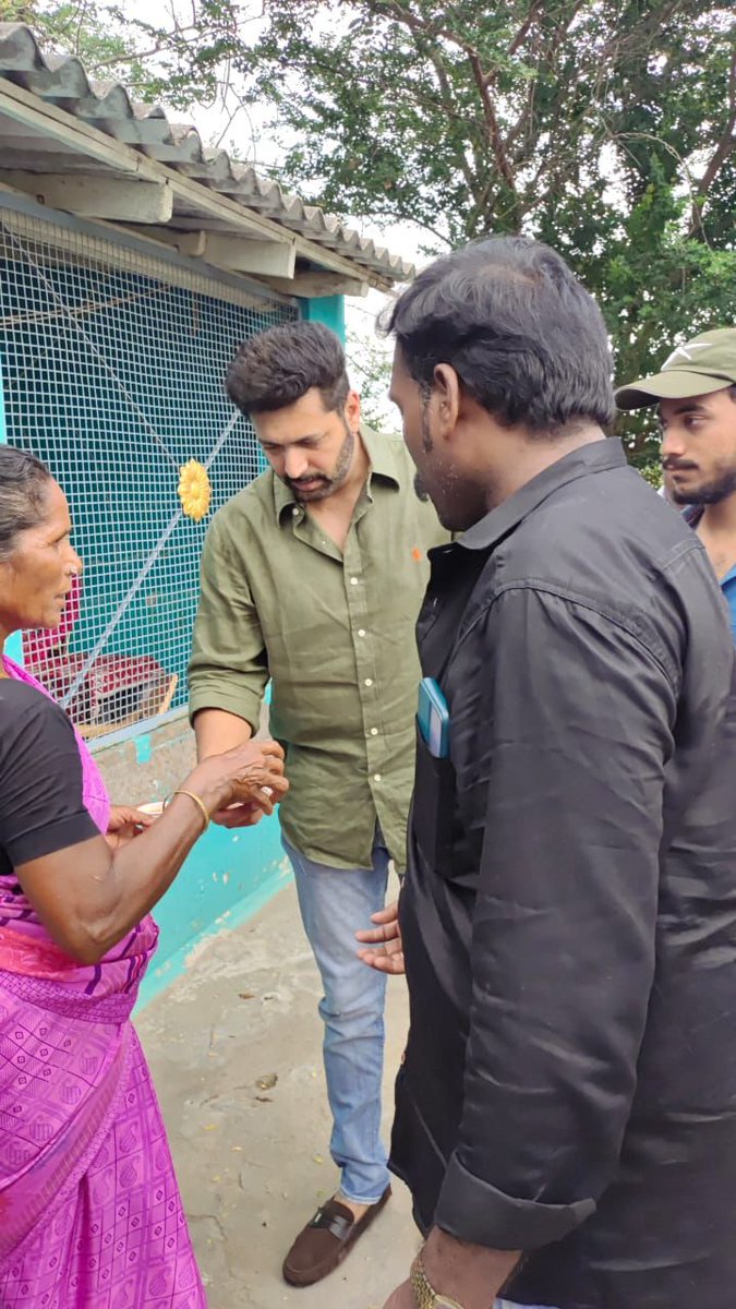 rameshlaus's tweet photo. . @actor_jayamravi met the family of his departed fan &amp; promised them that he would take care of the educational fees of his siblings.. 

Great gesture by him.. https://t.co/5nDp6SM60i