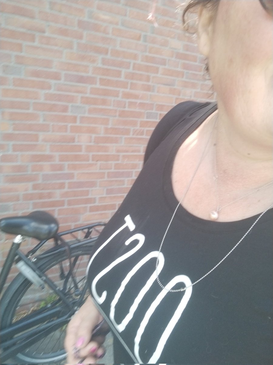 Sampfan's tweet photo. little stroll #littleterror before going #020Oost signing contract (& start painting & moving 3000000 boxes) https://t.co/z5pRK3vKZ7