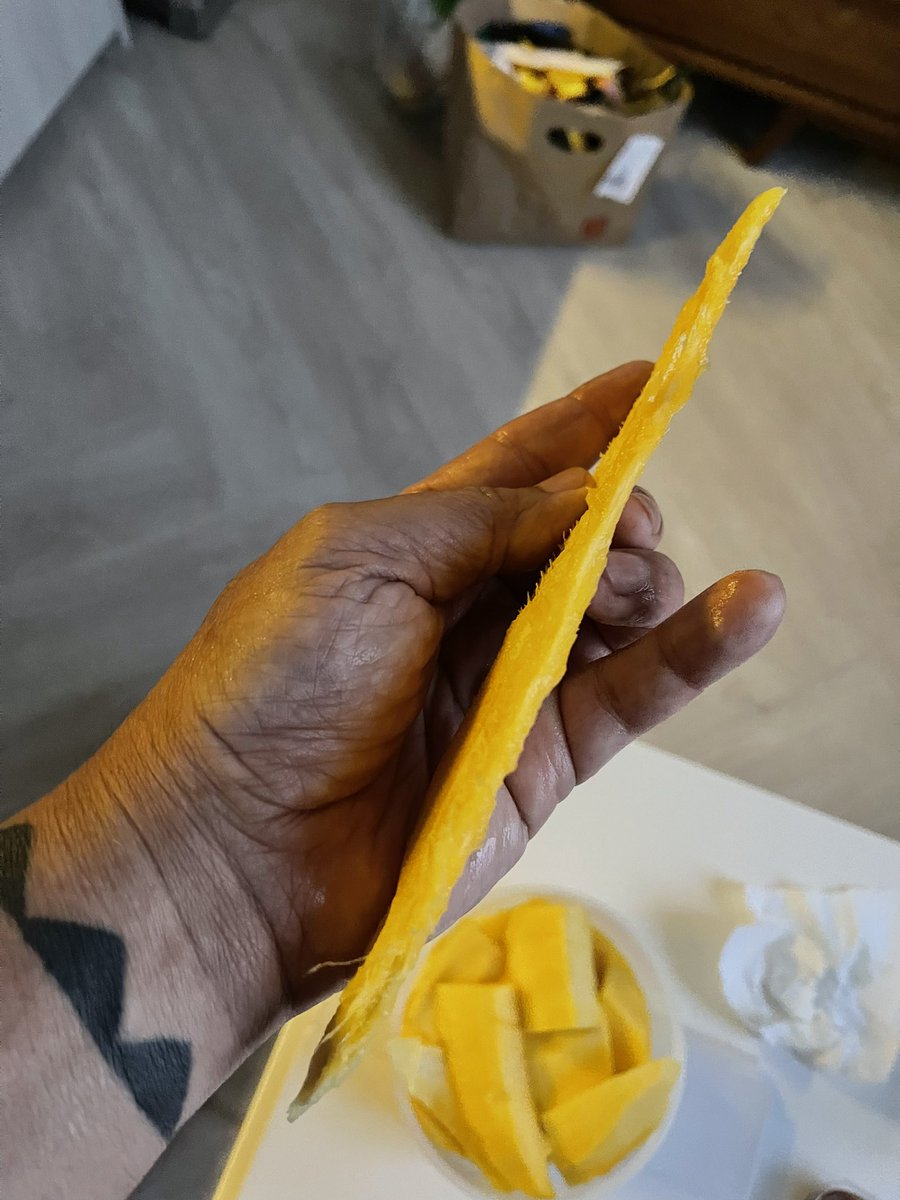pauhi1's tweet image. Biggest mango I’ve ever seen we have a lot of mangos in Hawai’i but nothing like this. Peeled and cut it had a razor thin seed. It’s pretty sweet too #thaimango #amazingthailand