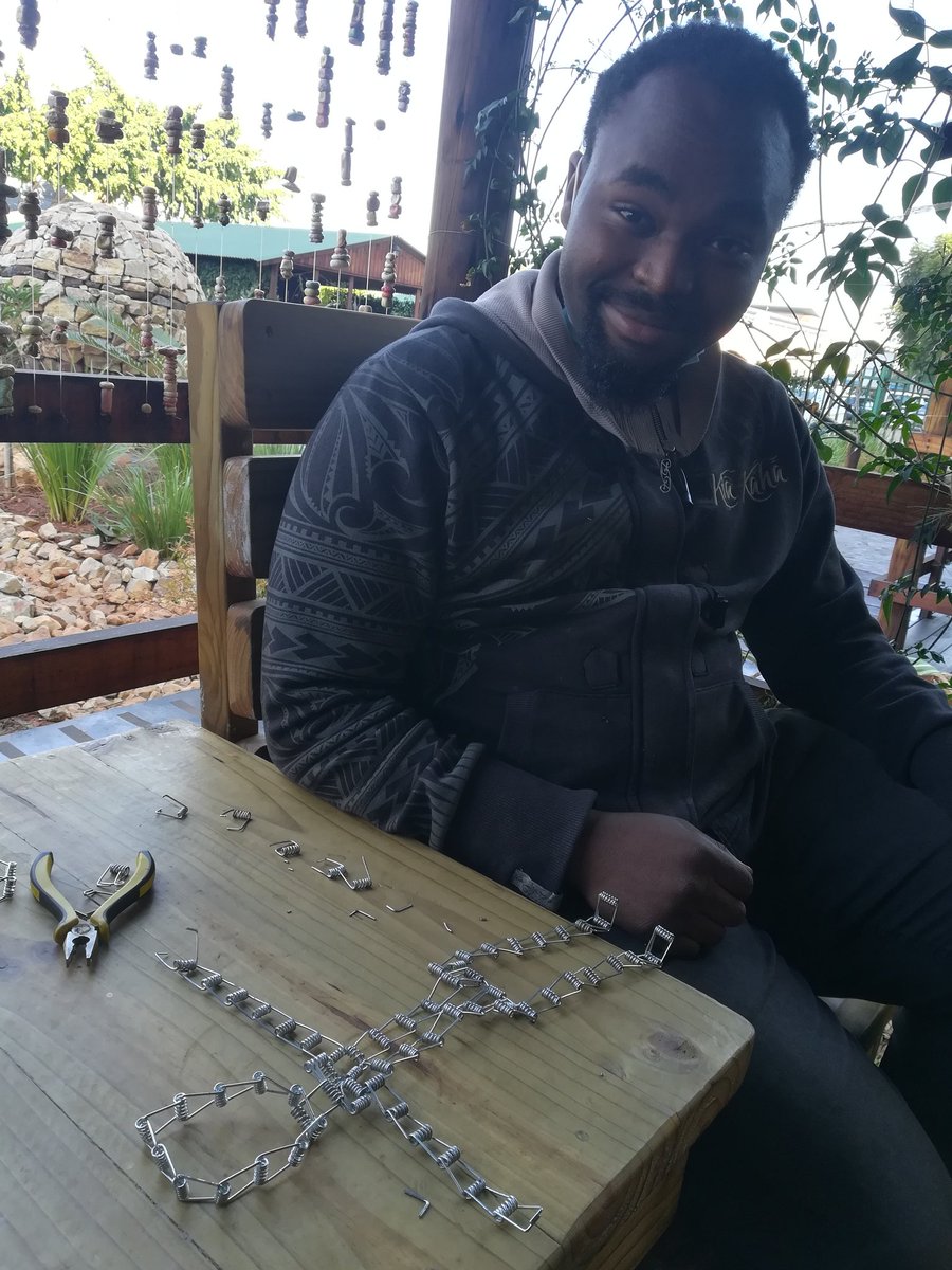 ietsene_'s tweet photo. A few more from the Workshop.

One of our goals as a brand is to inspire creative thinking. And here is little proof of that happening.

"You cannot Feature in a Future You cannot Picture. " j. Maponga

#ietsene #workshop #craft https://t.co/4HhXMeIKp4