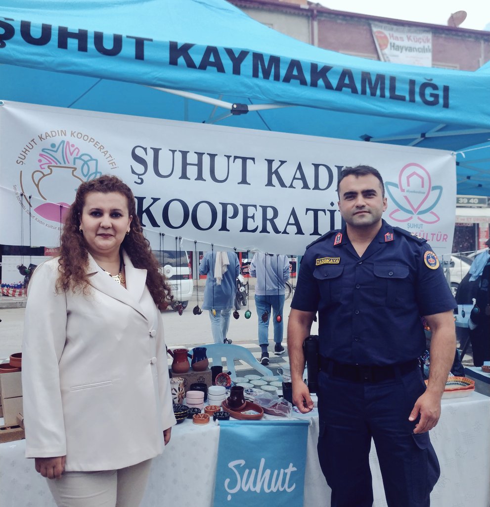 Şuhut İlçe Jandarma Komutanı Üsteğmen Hasan YASSIKAYA'ya stant ziyaretleri için teşekkür ederiz.
<a href="/kubrayigitbasi/">Doç. Dr. Kübra Güran Yiğitbaşı</a> <a href="/mehmetkeklik94/">Mehmet Keklik</a> @lokmanduzgun42