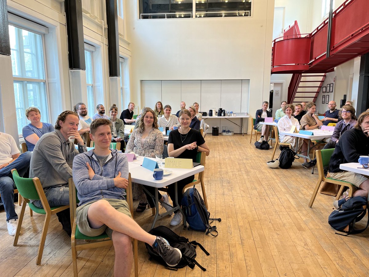 JoergenSkadhede's tweet photo. Første dag for en helt ny årgang talentfulde skolelærere in spe hos ⁦@teachfirstdk⁩  
41 spændte og forventningsfulde mennesker med akademisk baggrund, der ønsker at gøre en konkret forskel for de børn i folkeskolen, som har størst brug for det🙏  #uddpol #skolechat https://t.co/OScZFZ9fcA