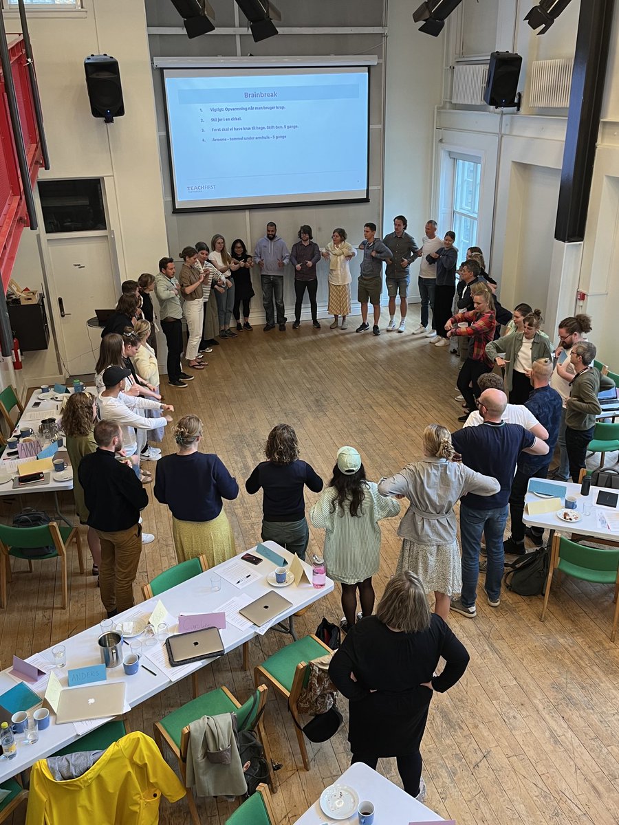 JoergenSkadhede's tweet photo. Første dag for en helt ny årgang talentfulde skolelærere in spe hos ⁦@teachfirstdk⁩  
41 spændte og forventningsfulde mennesker med akademisk baggrund, der ønsker at gøre en konkret forskel for de børn i folkeskolen, som har størst brug for det🙏  #uddpol #skolechat https://t.co/OScZFZ9fcA