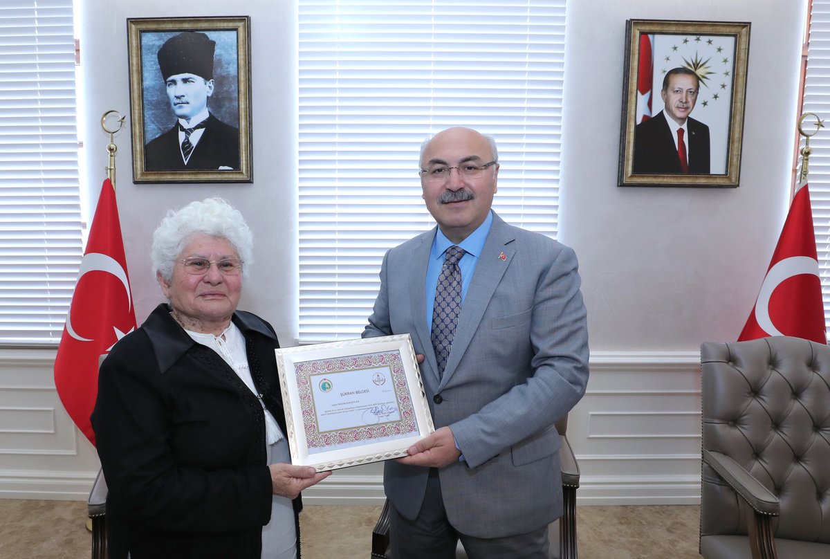 izmir_ilmem's tweet photo. Kemalpaşa - Ulucak Mahallesi'nde yaptırılacak 16 derslikli Özel Eğitim Uygulama Okuluna ilişkin protokol, valiliğimiz himayesinde, Valimiz Sn. @yskosger, İl Millî Eğitim Müdürümüz Dr. Murat Mücahit Yentür ve hayırsever Mücella Bahçıvan tarafından imzalandı.
@tcmeb @MucahitYentur https://t.co/k9sSClJcUo