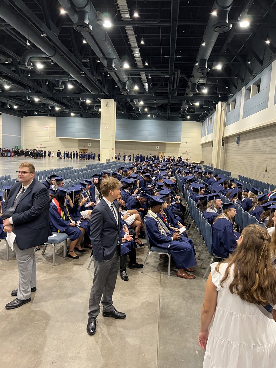 HHS_Huskies's tweet photo. It’s a great day to graduate!! Congrats #Classof2022 https://t.co/d7FkGsvV3U