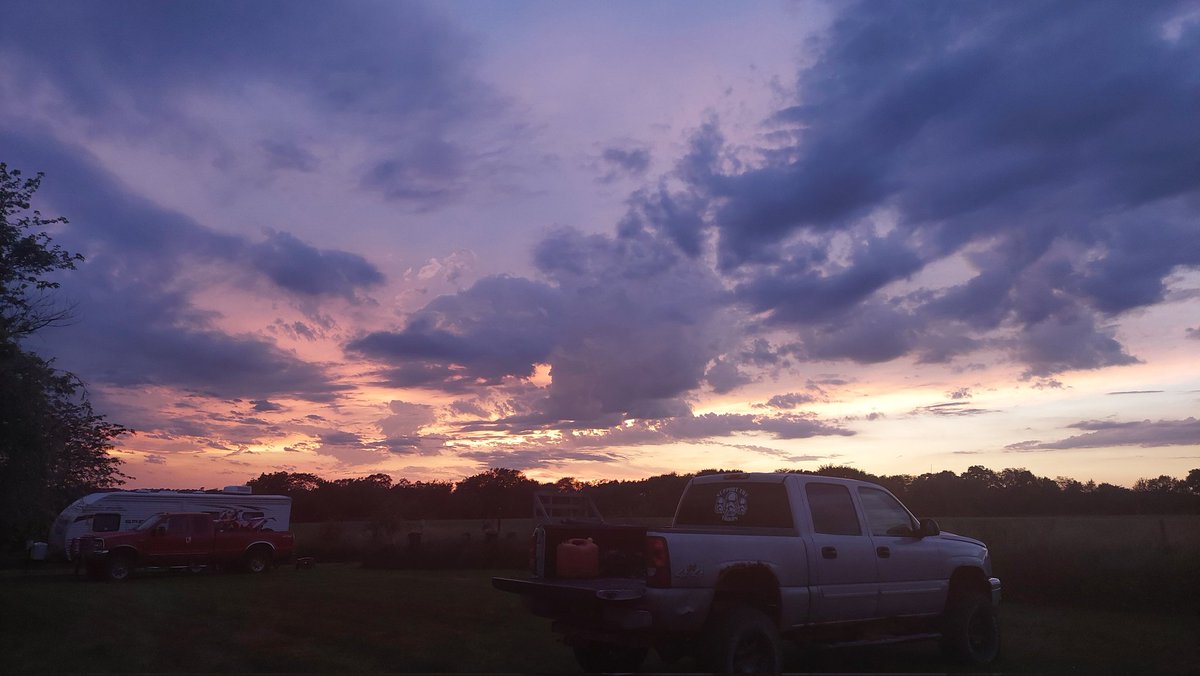 snufflewufugus's tweet photo. I took these sunset pics yesterday,  and thought i would share!  So pretty! 😍 https://t.co/KIJh1Cndpv
