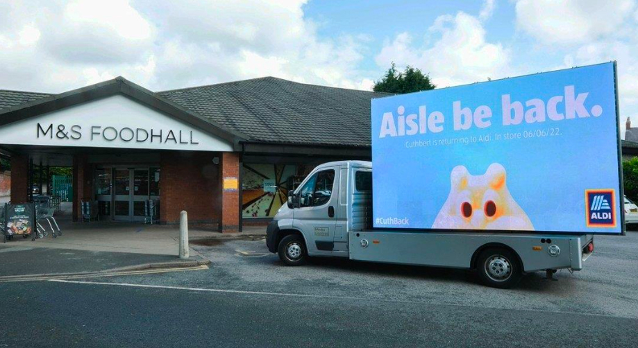 RapportWW's tweet image. After a brief spell away from the shelves, Cuthbert the Caterpillar is back! To mark his return, @AldiUK sent a fleet of Ad Vans to spread the word – directly outside M&amp;amp;S stores!

We think there&apos;s only one winner in this latest installment of Henry vs Cuthbert...😋 #CuthBack