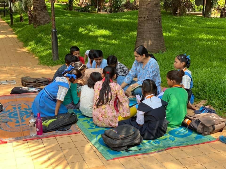 angelxpressorg's tweet image. @AUThackeray if you like the images of these educated ladies helping slum children with their studies do help us. #AXF trained #volunteers interacting with children at #AareyBhaskarUdyan at #Gokuldhaam for over 5 years now find gates shut to them citing bmc rules.