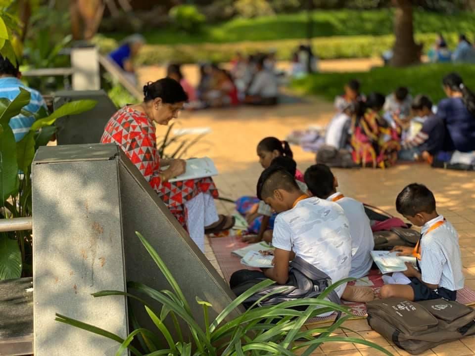 angelxpressorg's tweet image. @AUThackeray if you like the images of these educated ladies helping slum children with their studies do help us. #AXF trained #volunteers interacting with children at #AareyBhaskarUdyan at #Gokuldhaam for over 5 years now find gates shut to them citing bmc rules.