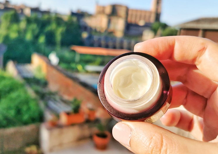 CdeBonsPlans's tweet photo. #TESTBEAUTE
Si vous cherchez un nouveau soin #contourdesyeux, je peux vous recommander la crème yeux repulpante de la marque #COLLISTAR. Une très belle découverte faites récemment, Mon article complet est maintenant disponible sur le #blog : https://t.co/VRz7esxaHj https://t.co/hmjosDRFKD