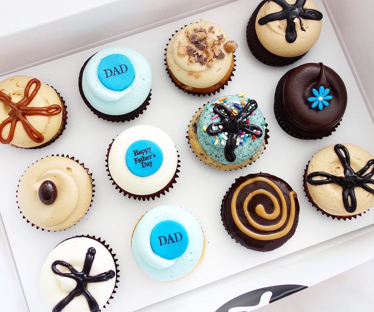 Send DAD the sweetest #FathersDay gift this year! Order online for nationwide overnight shipping, delivery or pick-up on georgetowncupcake.com! 🧁💙 #fathersday #georgetowncupcake