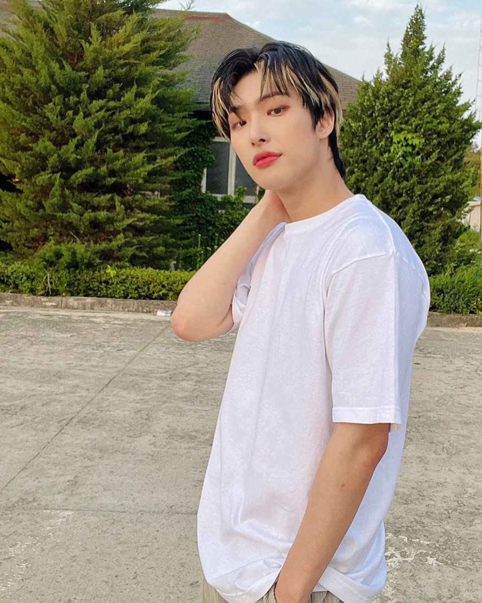 pinki_mingi's tweet photo. HE IS THE PERFECTEST HUMAN BEING I HAVE EVER SEEN https://t.co/2QT1vFp9Nz