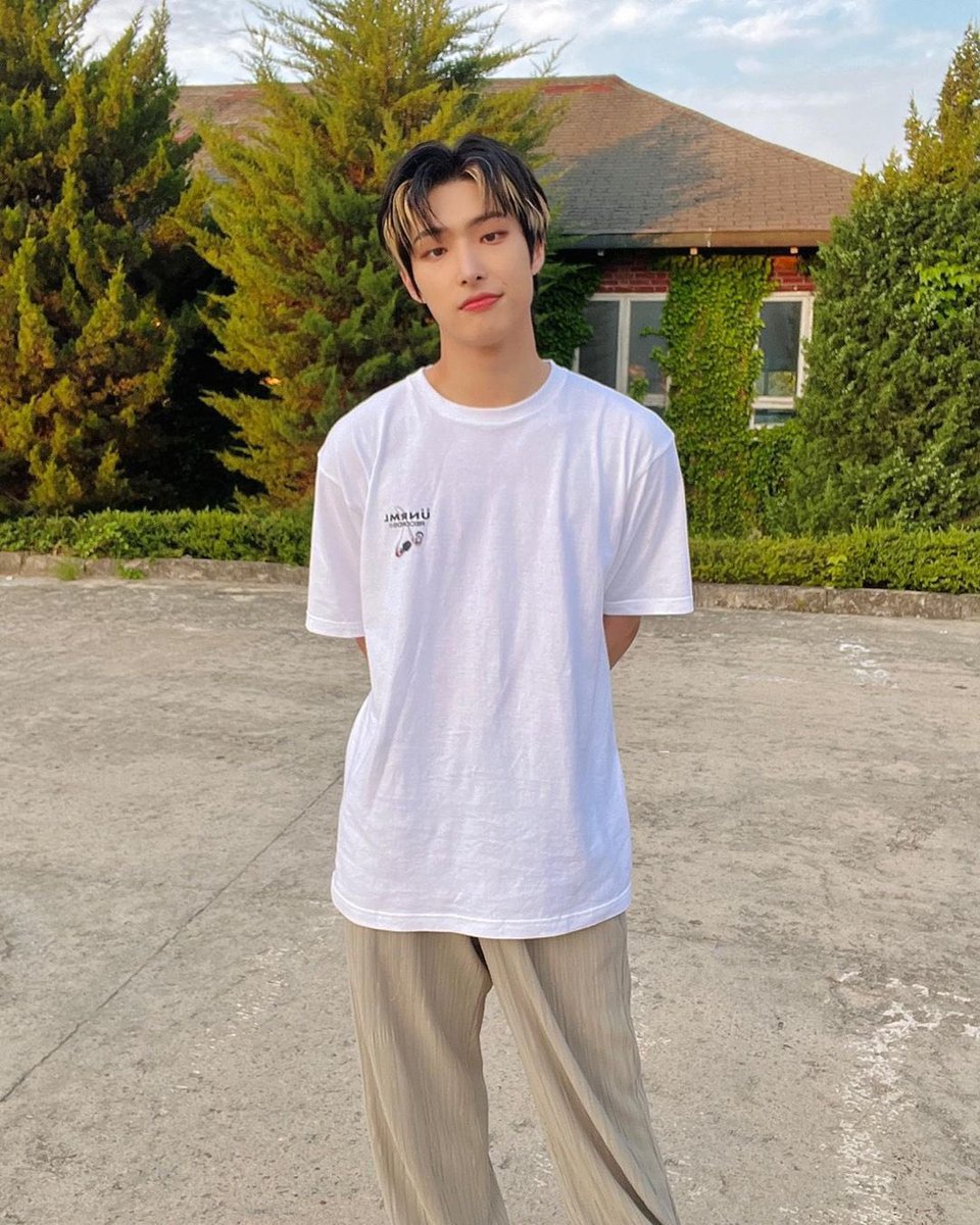 pinki_mingi's tweet photo. his rosy lips 😭😭 https://t.co/IdBzZTjgBj
