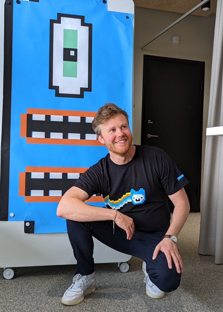 Das ist Ben! Und wir sind mega happy, dass der ab sofort als unser neuer Hauptmentor die Workshops von hello world begleitet. 🥳

Auch im Sommer machen wir Programm für Kinder von 8 bis 12 Jahren - hier alle regulären Termine: vhskurs.linz.at/index.php?kath…