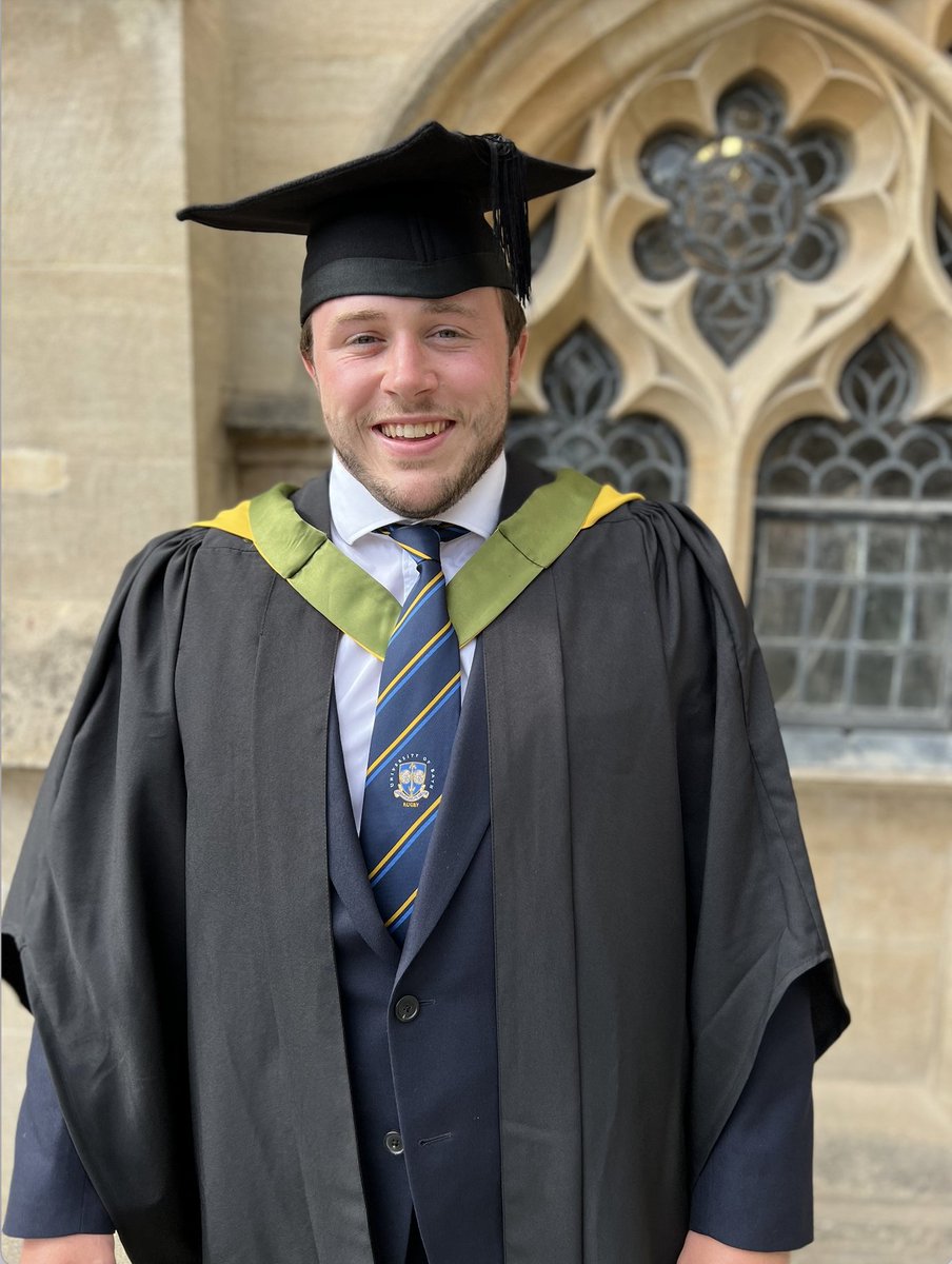 🎓 A proud day off the pitch for our very own Arthur Cordwell who has just graduated from the University of Bath with a 𝙛𝙞𝙧𝙨𝙩 𝙘𝙡𝙖𝙨𝙨 honours degree in physics! Congratulations Arthur, a huge achievement 💙