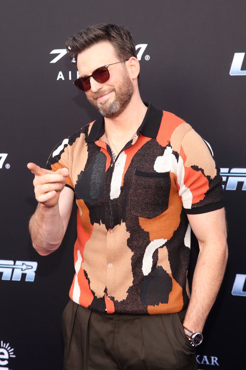 MTV's tweet photo. HAPPY BIRTHDAY, @CHRISEVANS!! 🧡 💫 https://t.co/O44QLhPif2