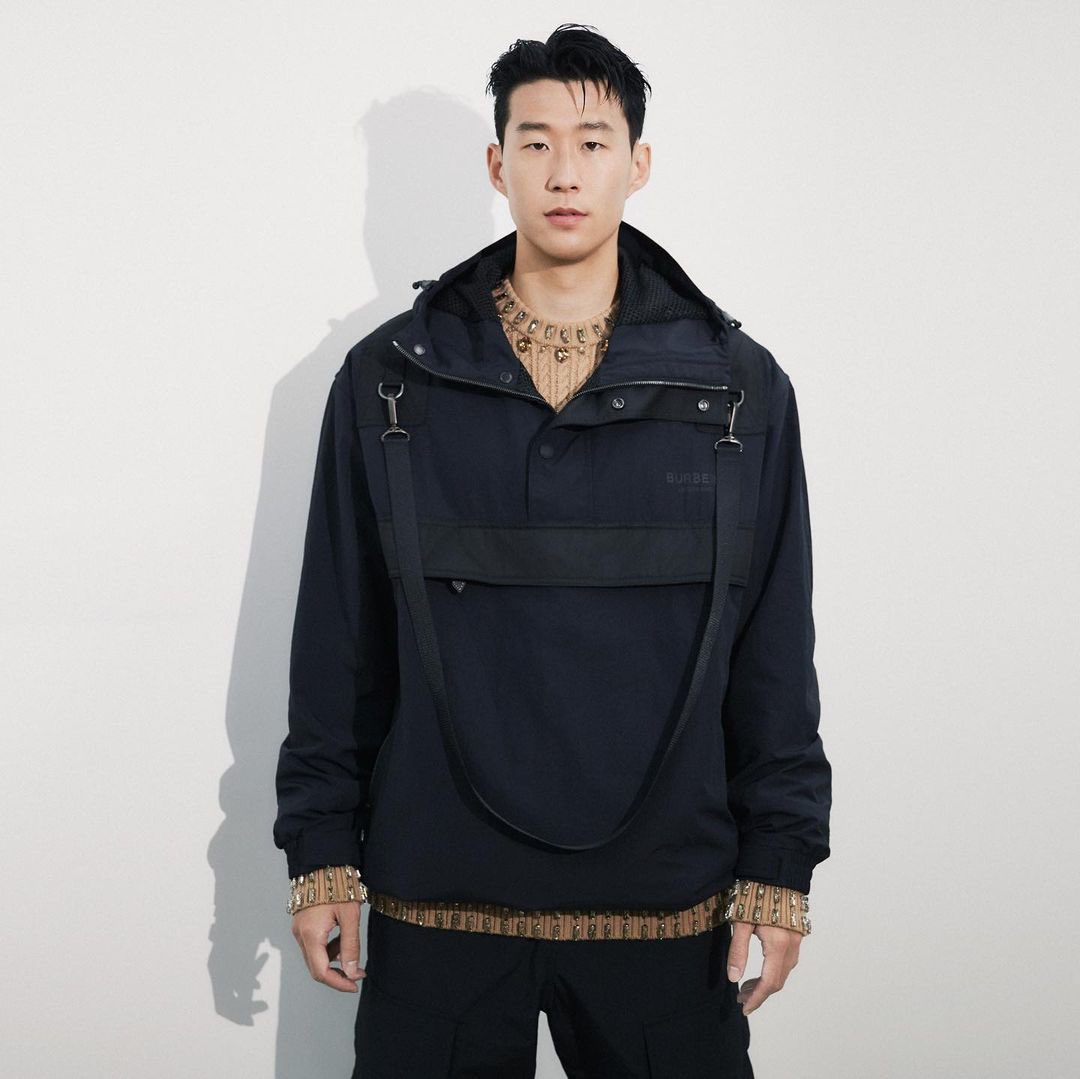 Spurs_Fra's tweet photo. Heung-Min Son est le nouvel ambassadeur de la marque de luxe @Burberry 👕✨ https://t.co/gw2BN5xiAI